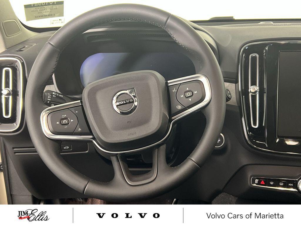 new 2025 Volvo XC40 car, priced at $41,049