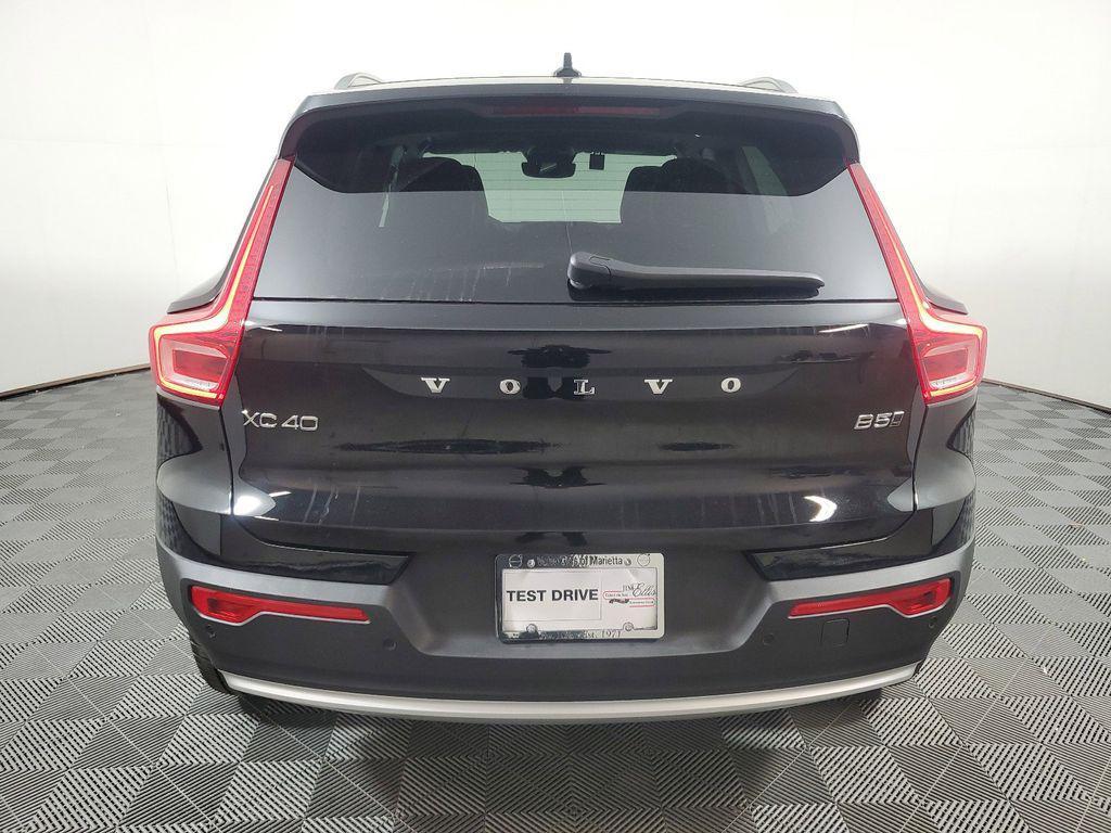 new 2025 Volvo XC40 car, priced at $36,932