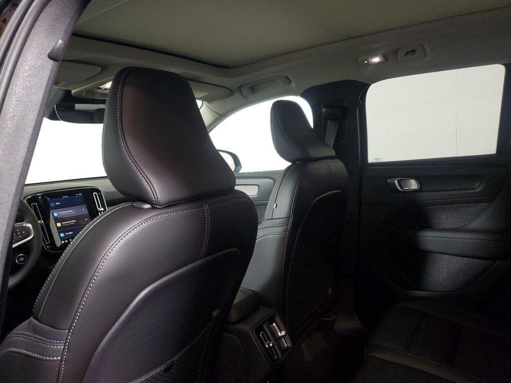 new 2025 Volvo XC40 car, priced at $36,932