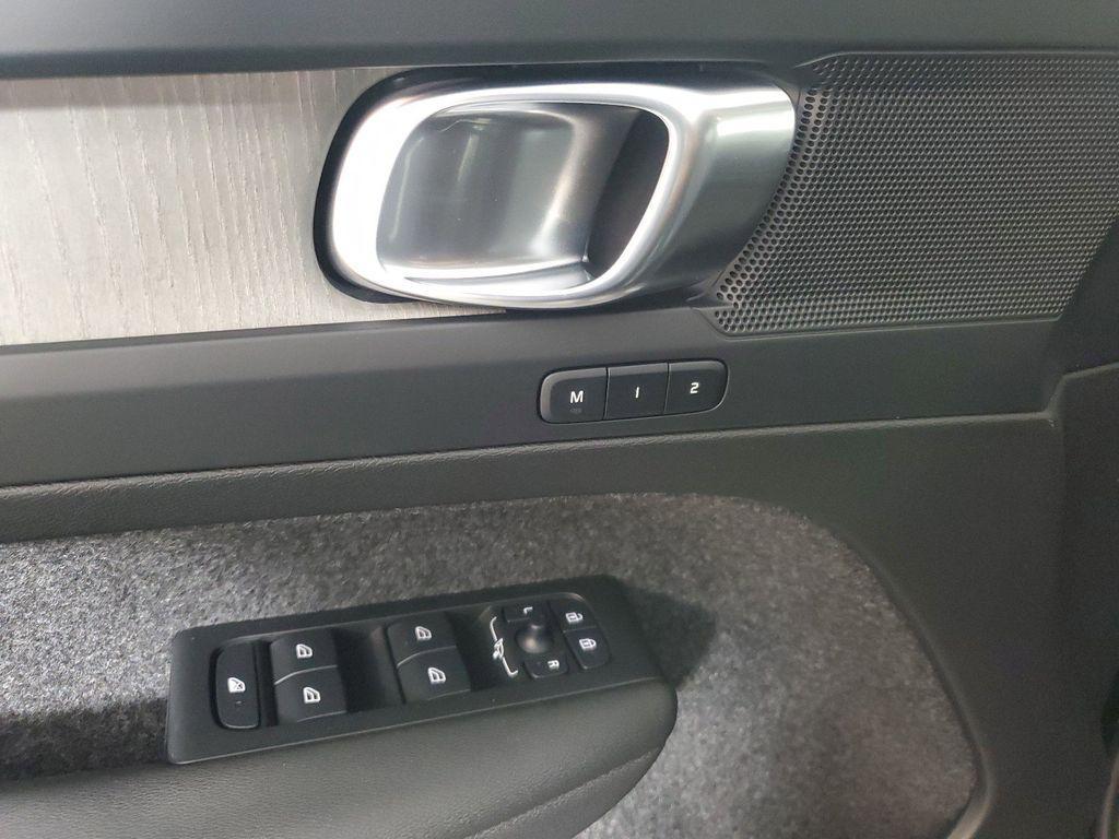 new 2025 Volvo XC40 car, priced at $36,932