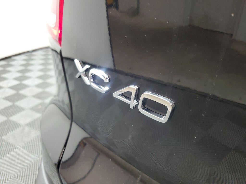 new 2025 Volvo XC40 car, priced at $36,932