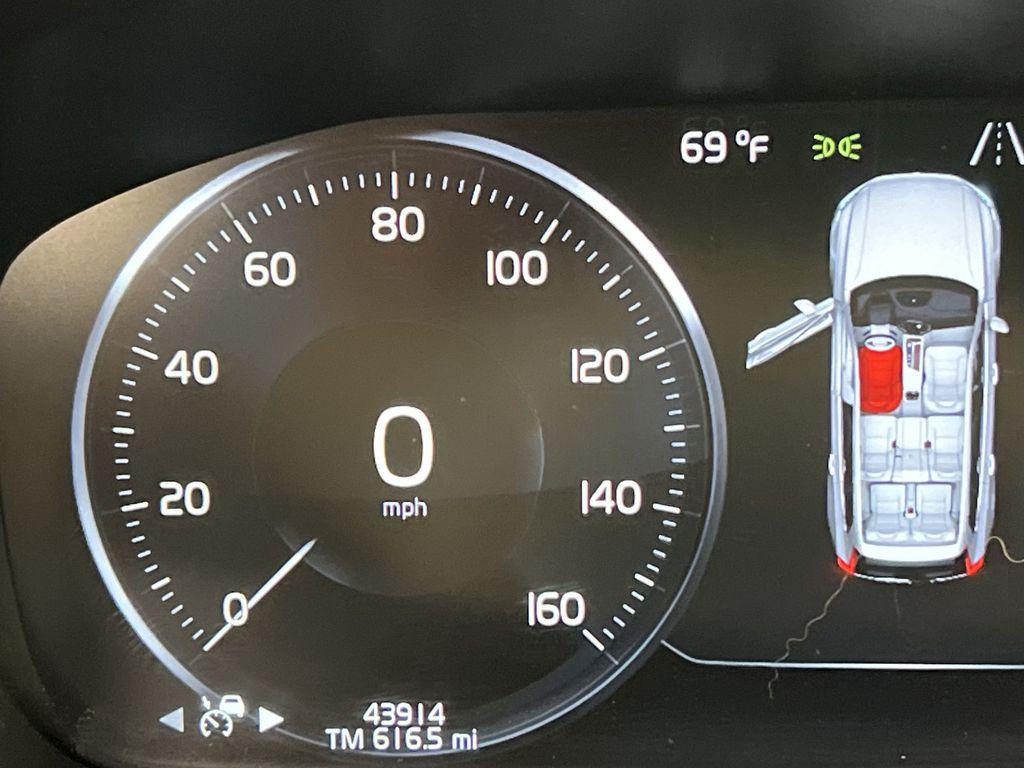 used 2022 Volvo XC90 car, priced at $40,485