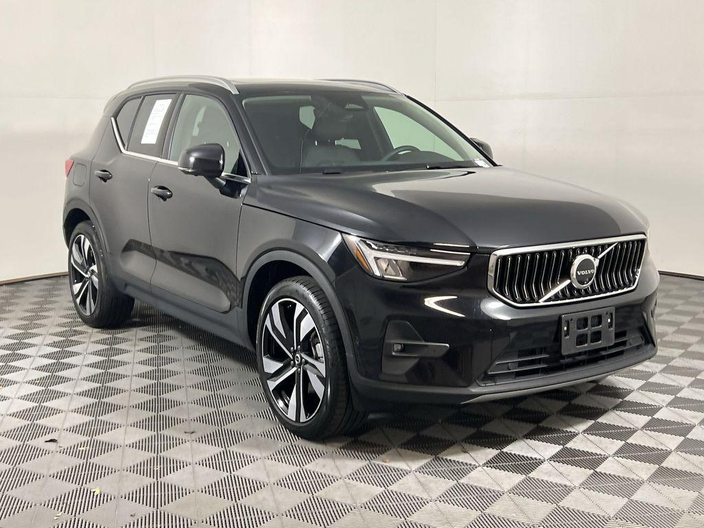 used 2025 Volvo XC40 car, priced at $34,421