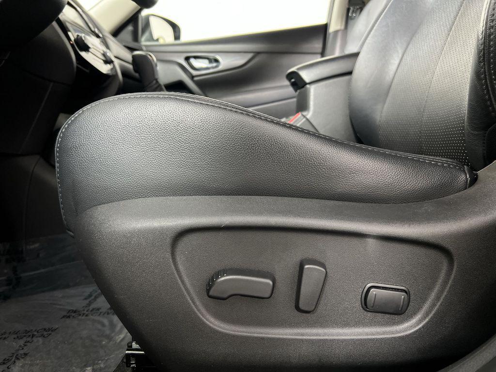 used 2019 Nissan Rogue car, priced at $16,517