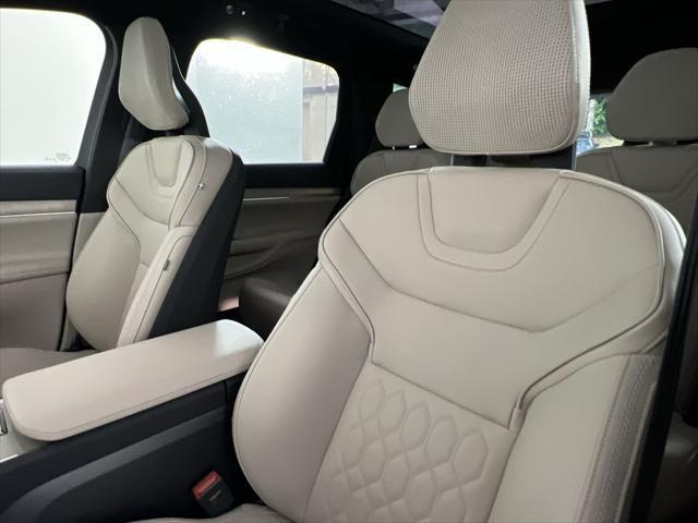 new 2025 Volvo EX90 car, priced at $95,140