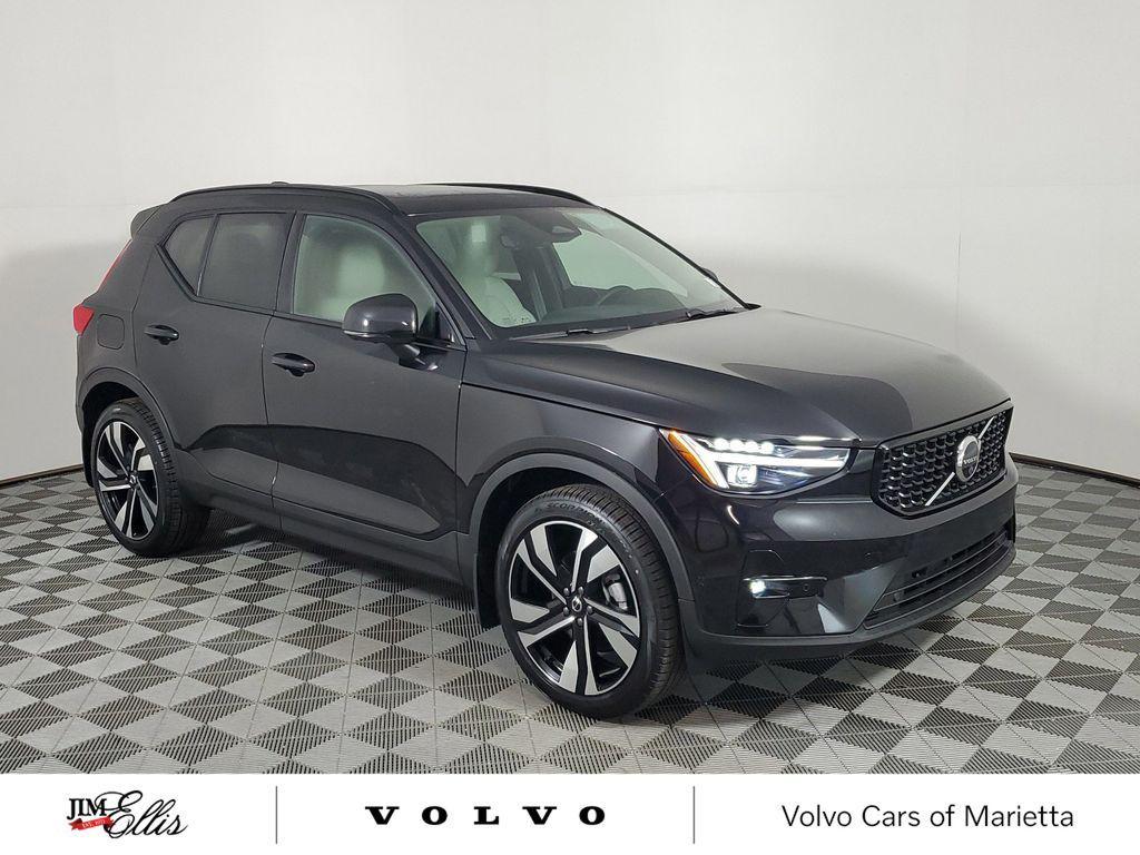 new 2025 Volvo XC40 car, priced at $40,320