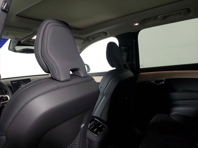 new 2025 Volvo XC90 car, priced at $65,425