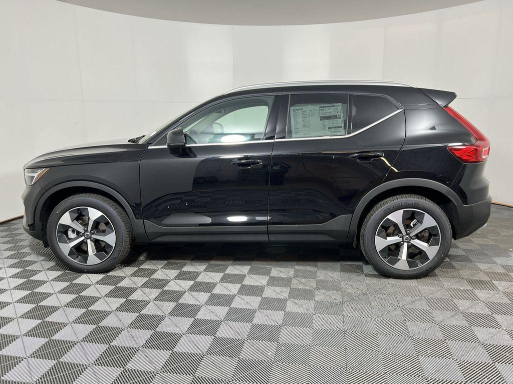 new 2025 Volvo XC40 car, priced at $38,937