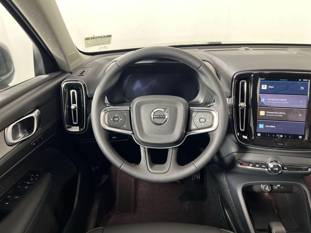 new 2025 Volvo XC40 car, priced at $38,937