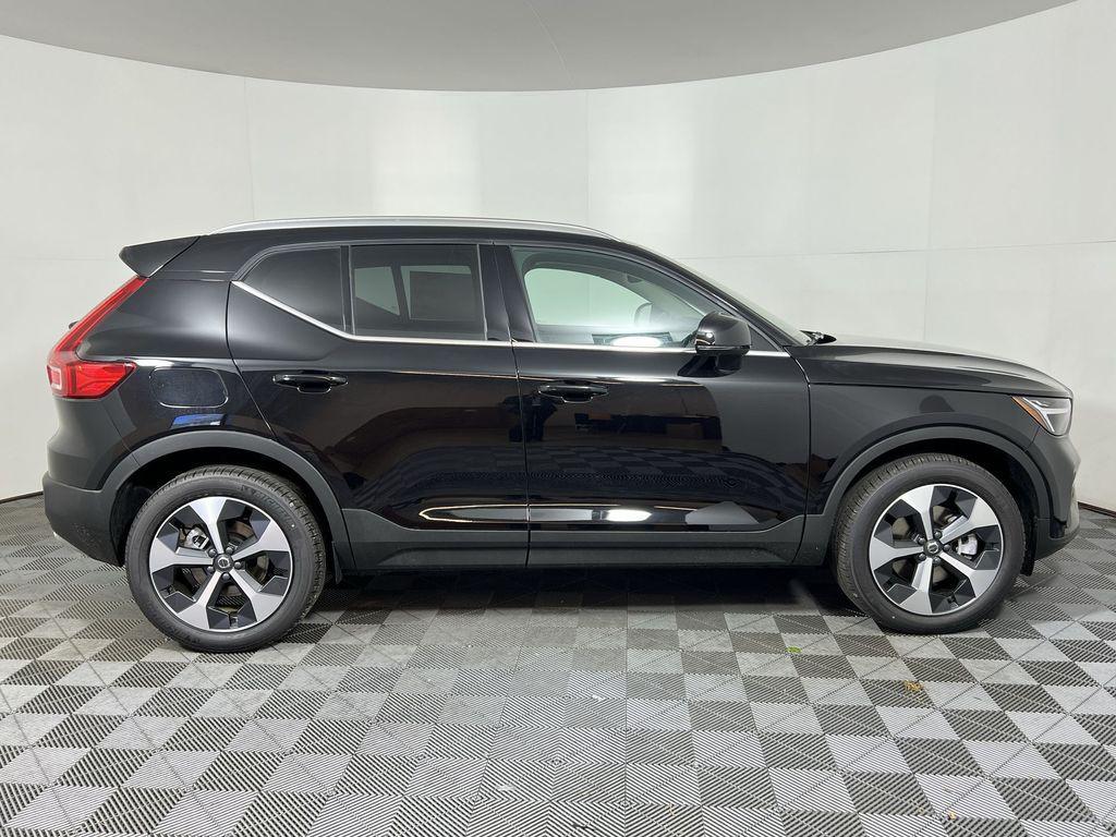 new 2025 Volvo XC40 car, priced at $38,937