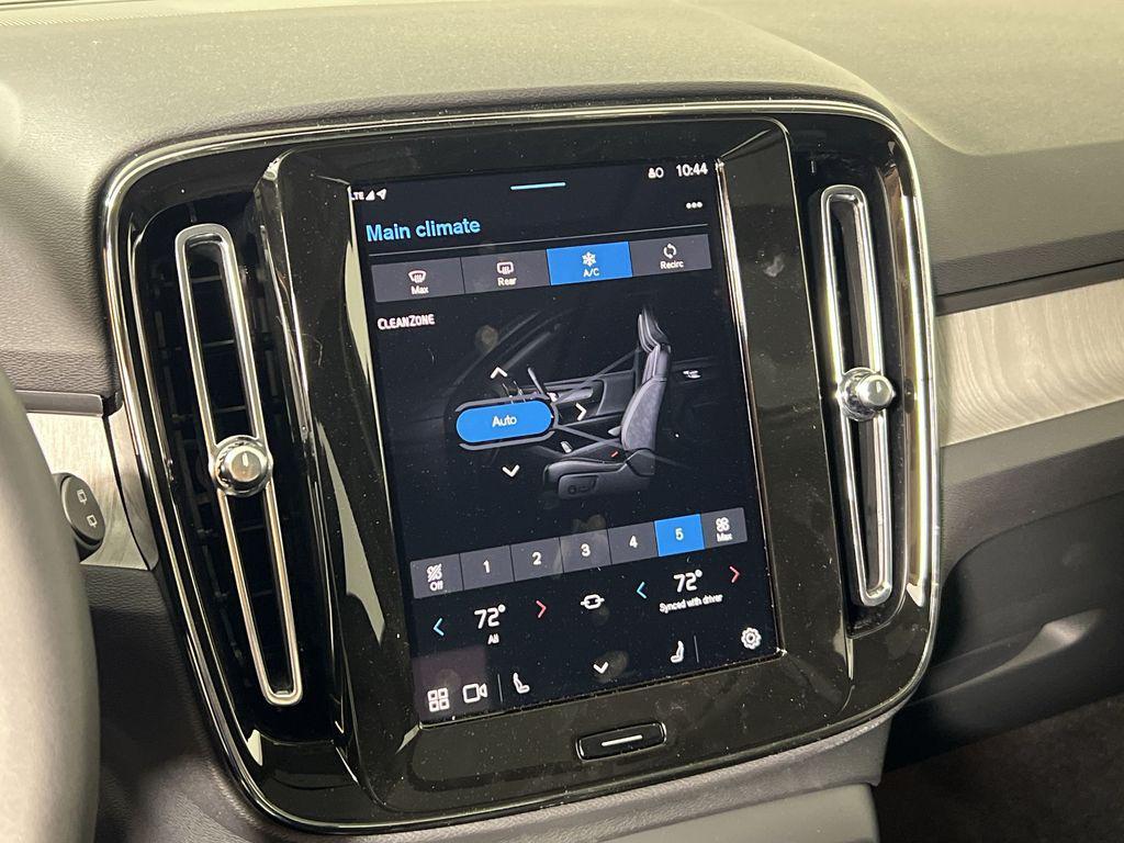 new 2025 Volvo XC40 car, priced at $38,937