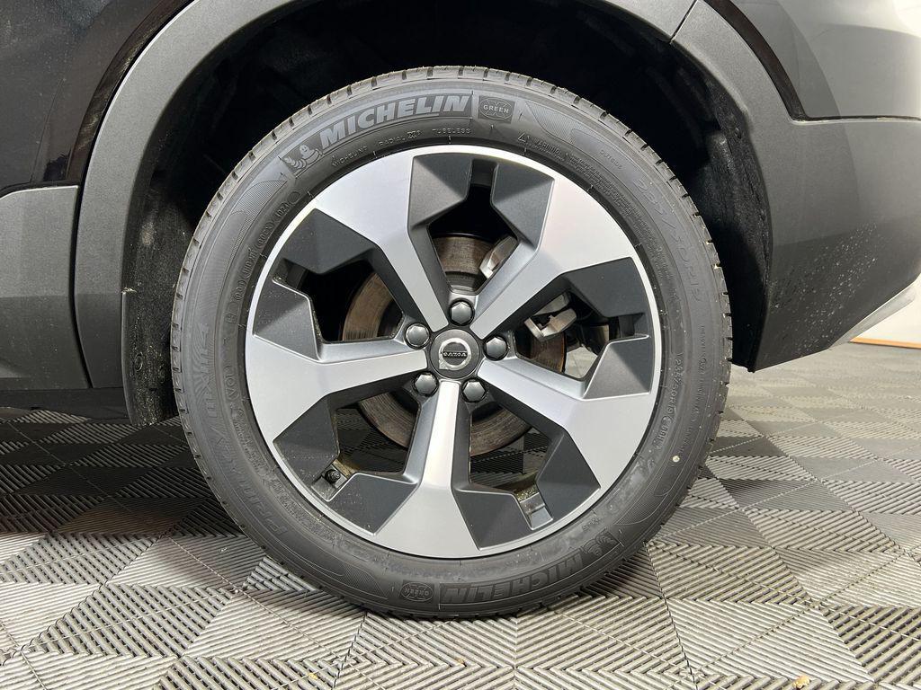 new 2025 Volvo XC40 car, priced at $38,937