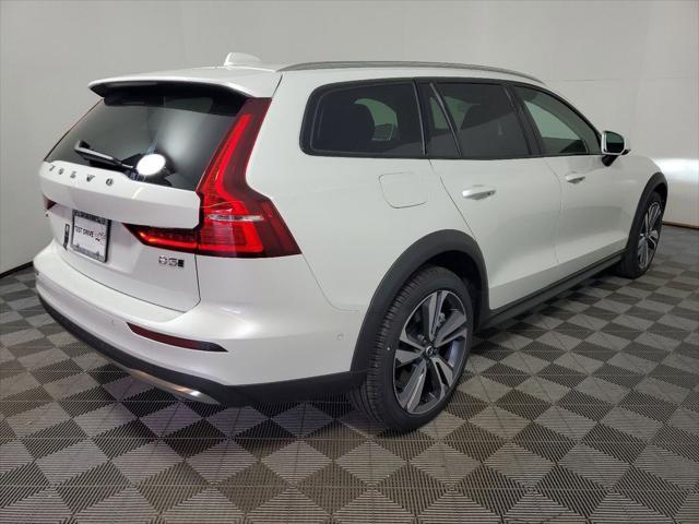 new 2024 Volvo V60 Cross Country car, priced at $53,760