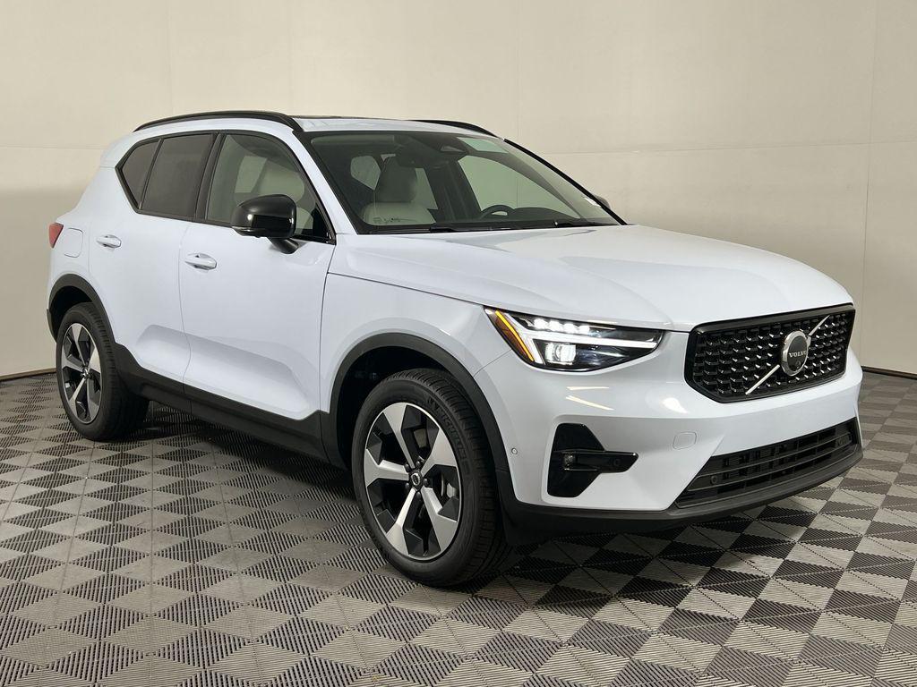 new 2026 Volvo XC40 car