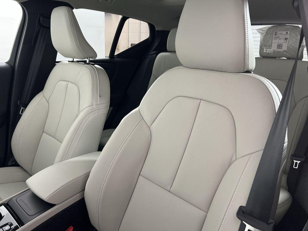 new 2026 Volvo XC40 car