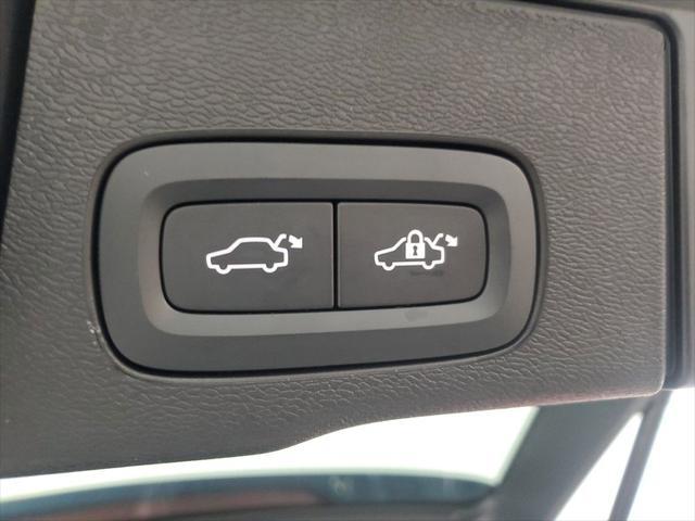 used 2025 Volvo XC60 Plug-In Hybrid car, priced at $59,900