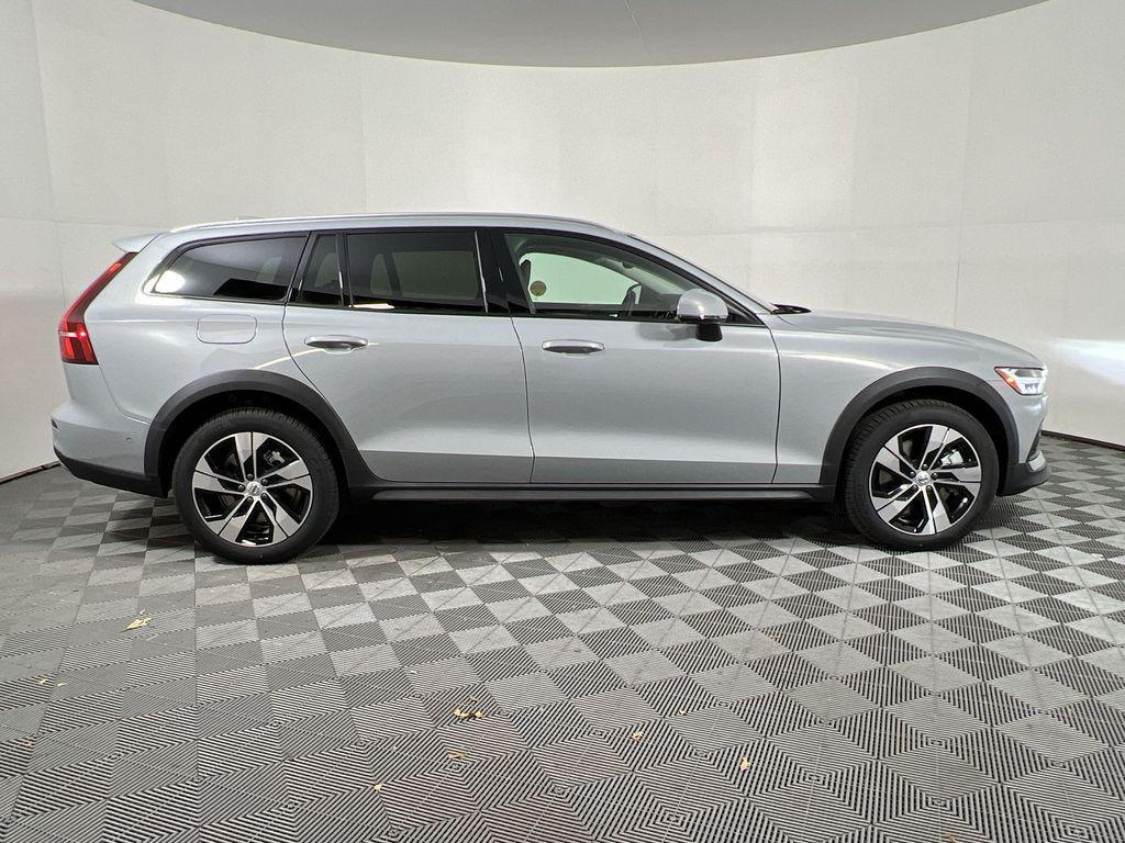 new 2026 Volvo V60 Cross Country car