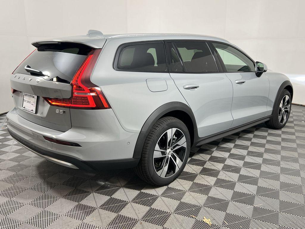 new 2026 Volvo V60 Cross Country car