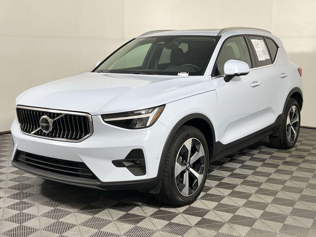 used 2025 Volvo XC40 car, priced at $35,611