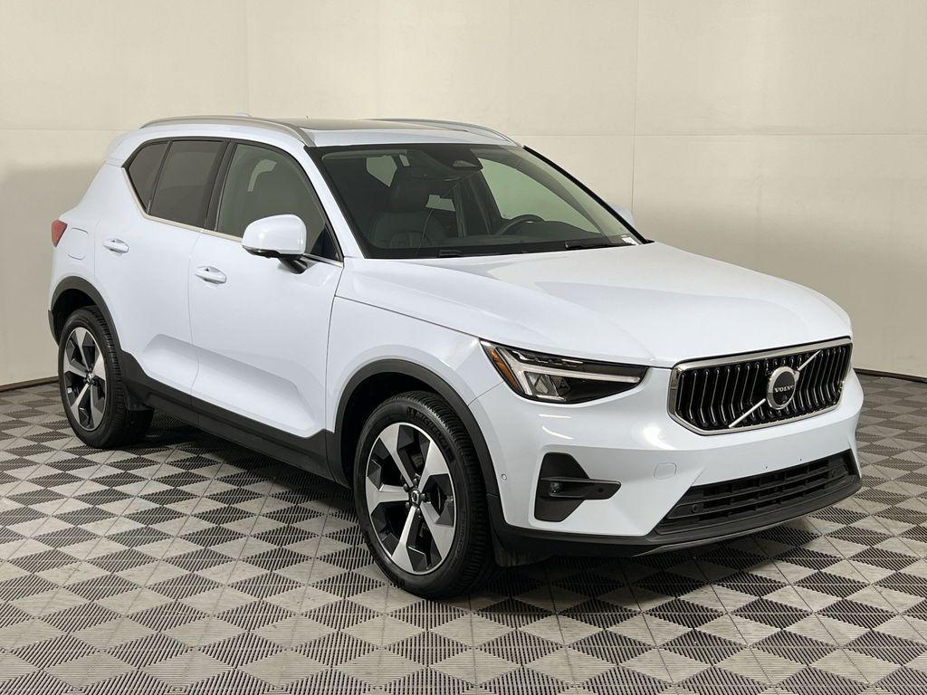 used 2025 Volvo XC40 car, priced at $35,611