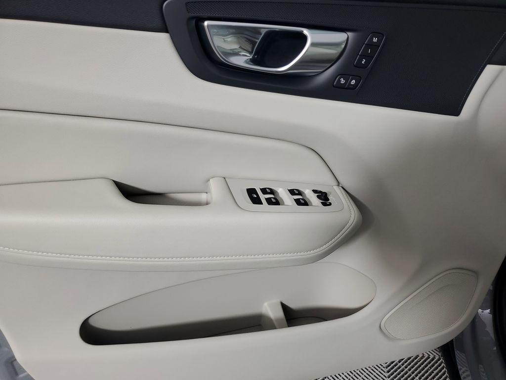 new 2025 Volvo XC60 car, priced at $42,511