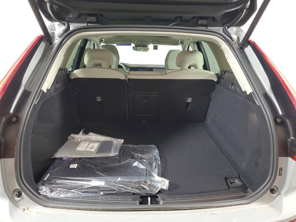 new 2025 Volvo XC60 car, priced at $42,511