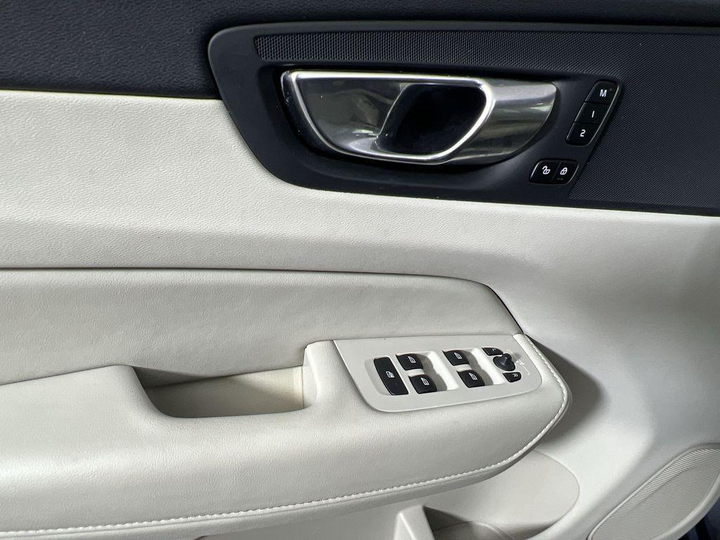 used 2023 Volvo XC60 car, priced at $29,997