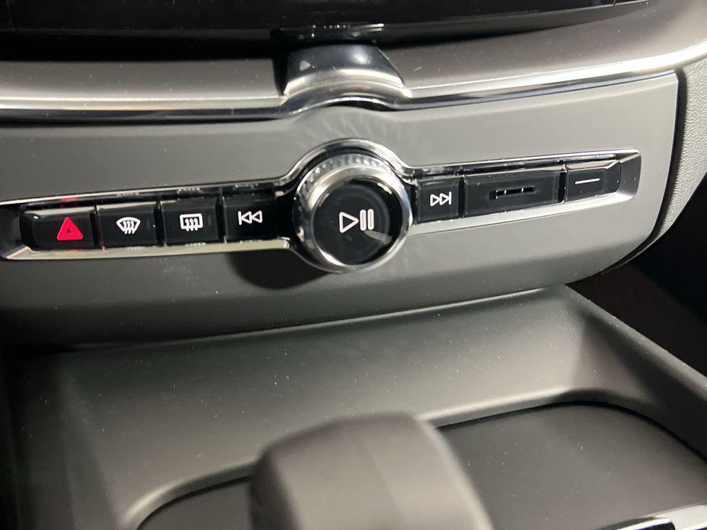 new 2025 Volvo XC60 car, priced at $44,270