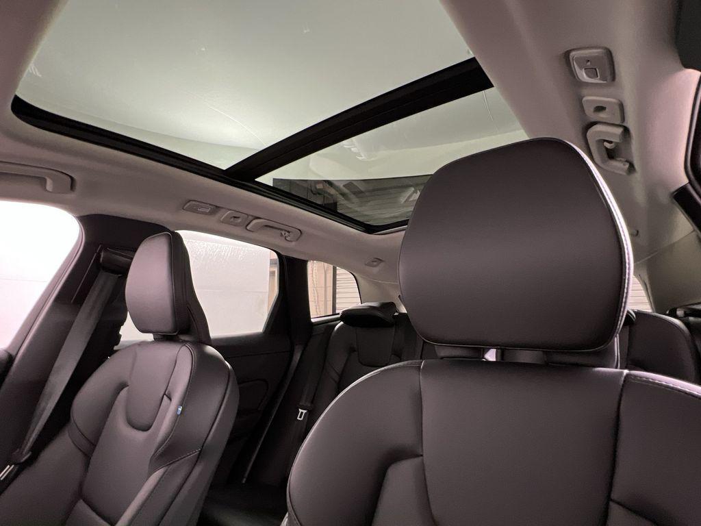 new 2025 Volvo XC60 car, priced at $44,270