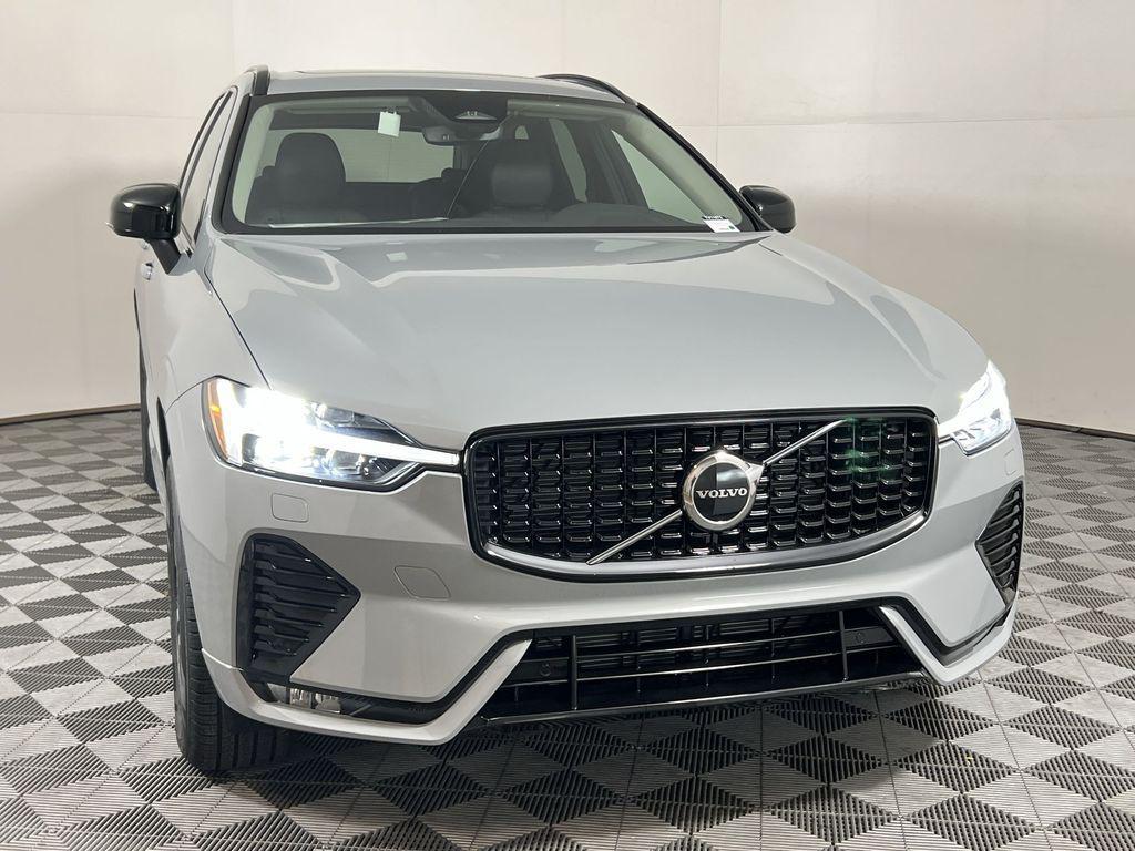new 2025 Volvo XC60 car, priced at $44,270