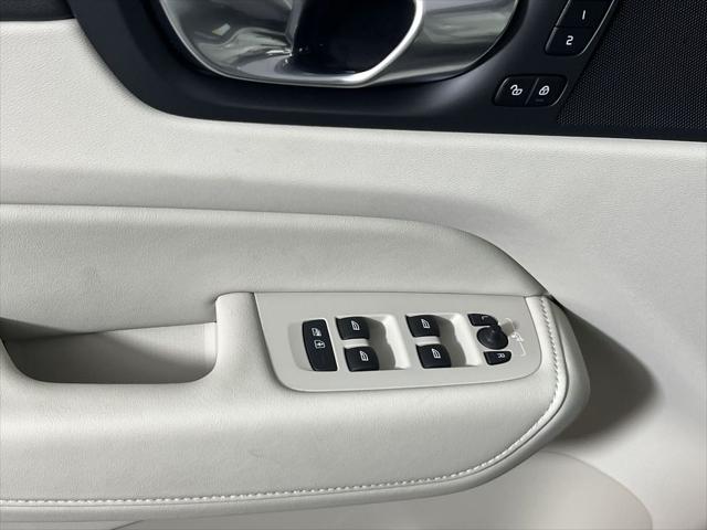 new 2025 Volvo XC60 car, priced at $55,360