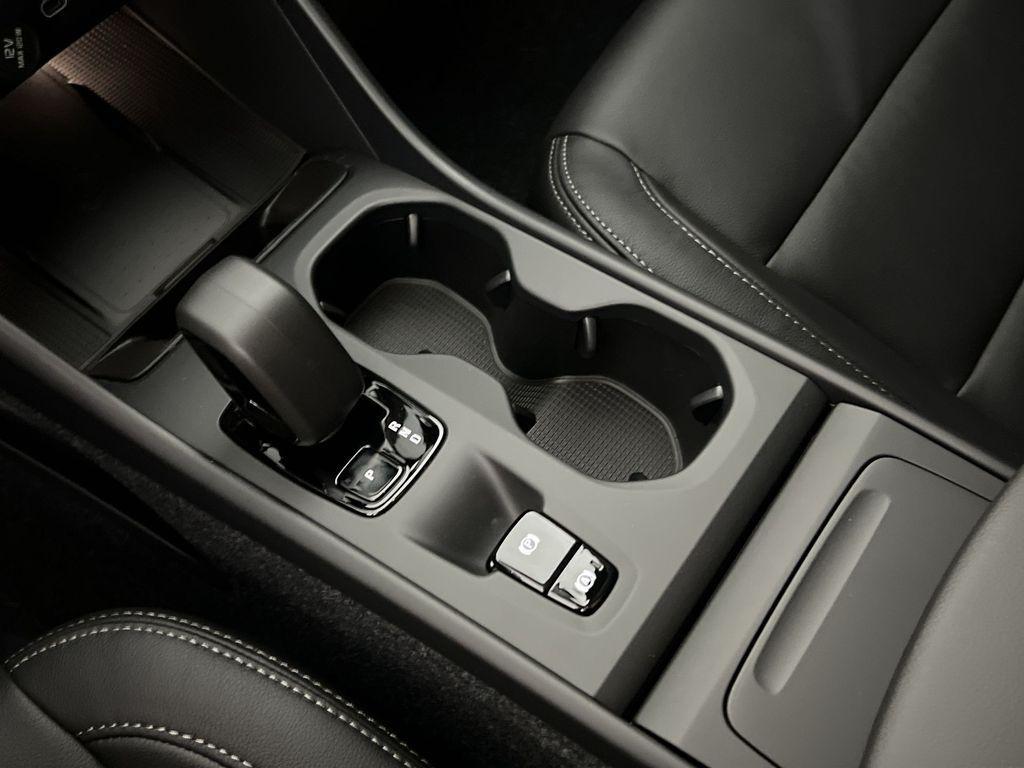new 2026 Volvo XC40 car
