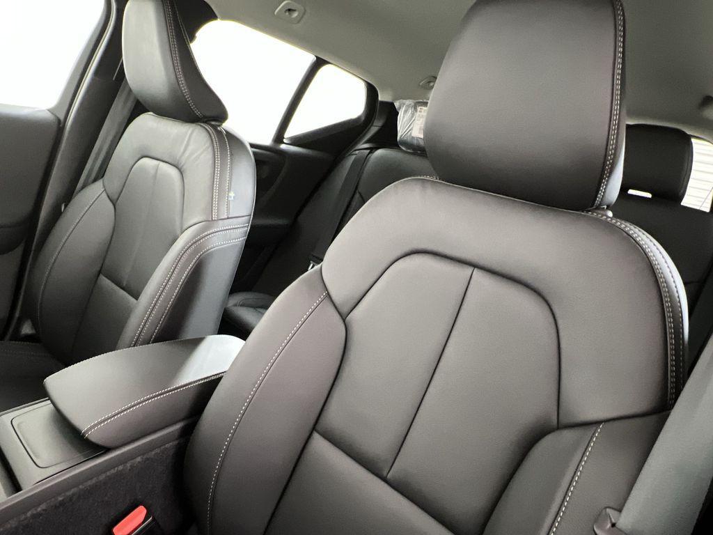new 2026 Volvo XC40 car
