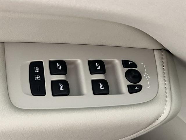 new 2025 Volvo XC60 Plug-In Hybrid car, priced at $66,260