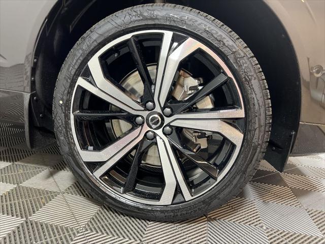 new 2025 Volvo XC60 car, priced at $62,295