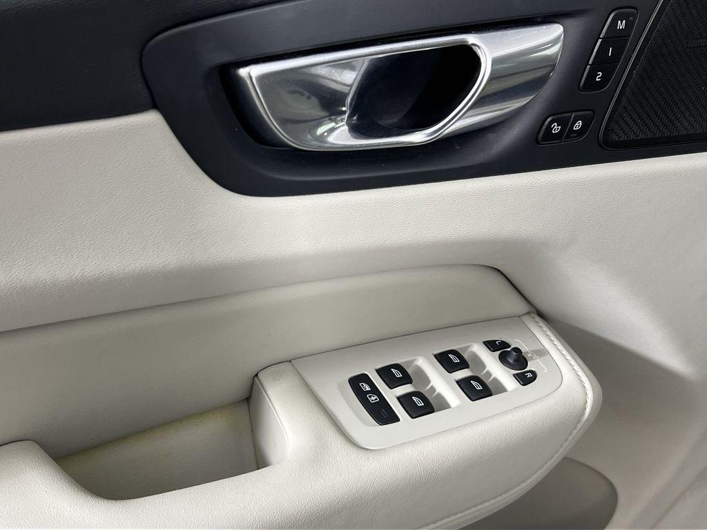 used 2023 Volvo XC60 car, priced at $32,480