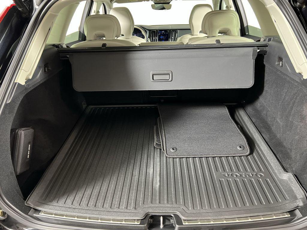 used 2023 Volvo XC60 car, priced at $31,501