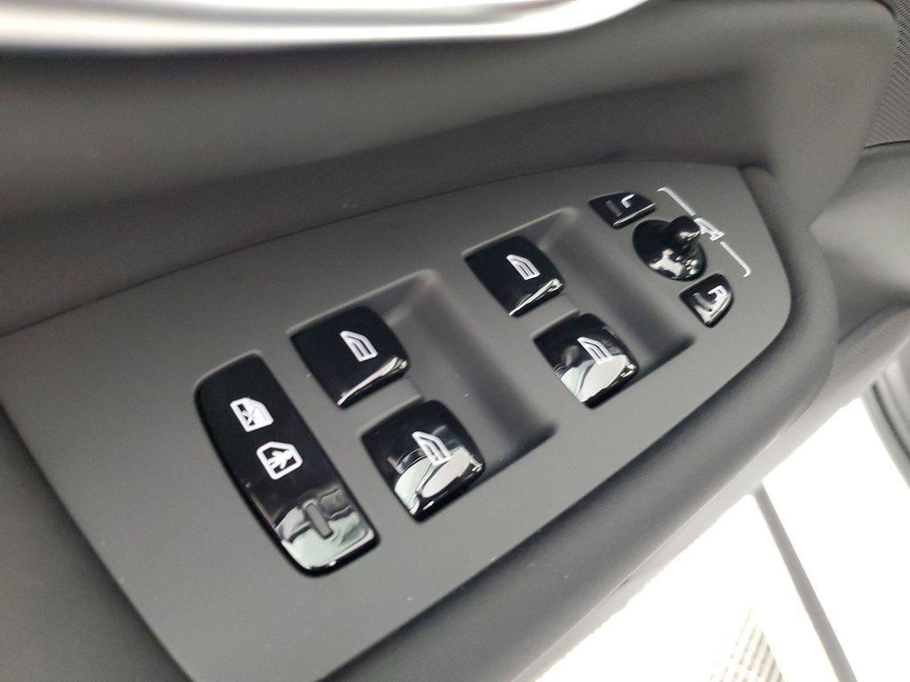 new 2025 Volvo XC90 Plug-In Hybrid car, priced at $73,165