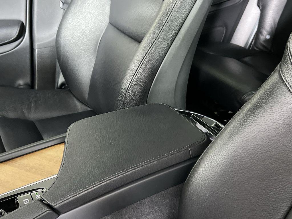 used 2021 Volvo XC90 car, priced at $32,407