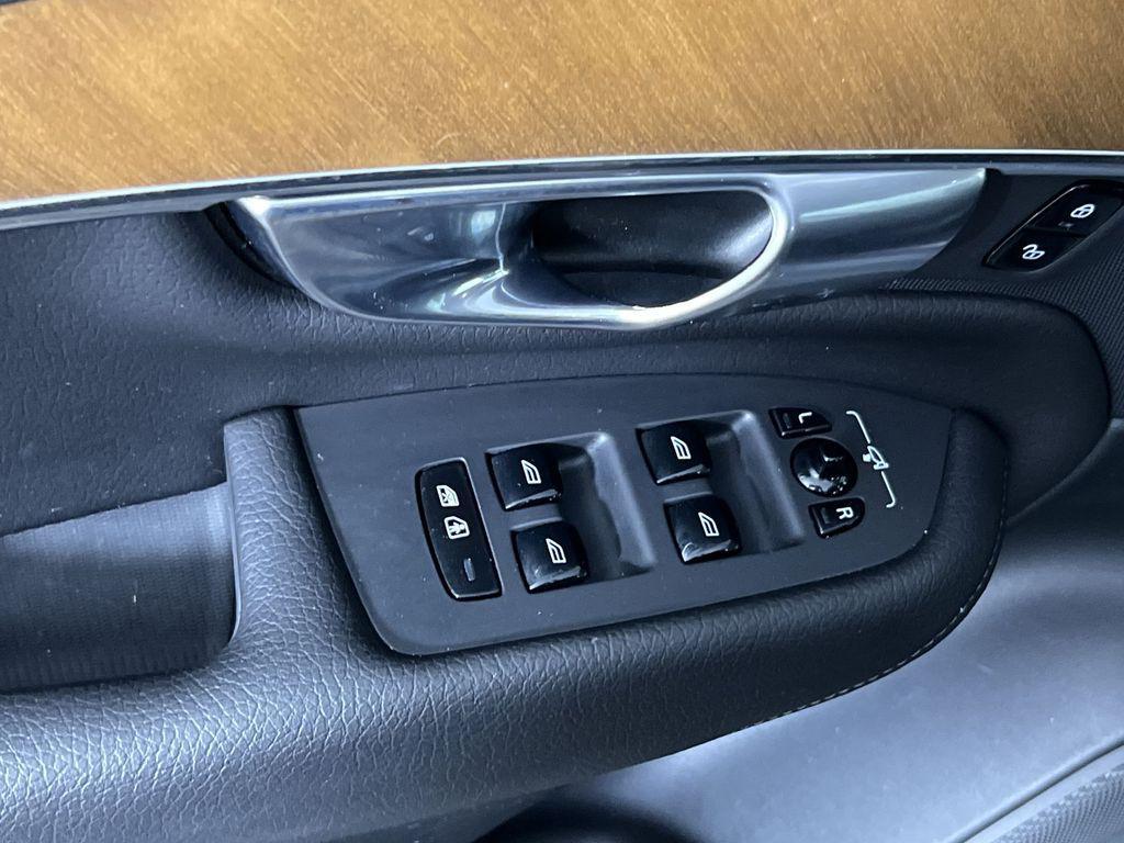used 2022 Volvo XC90 car, priced at $35,664