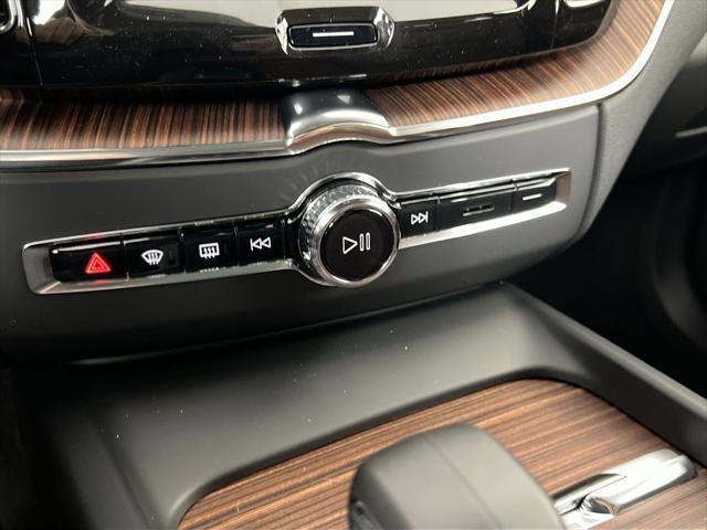 new 2025 Volvo XC60 car, priced at $55,360
