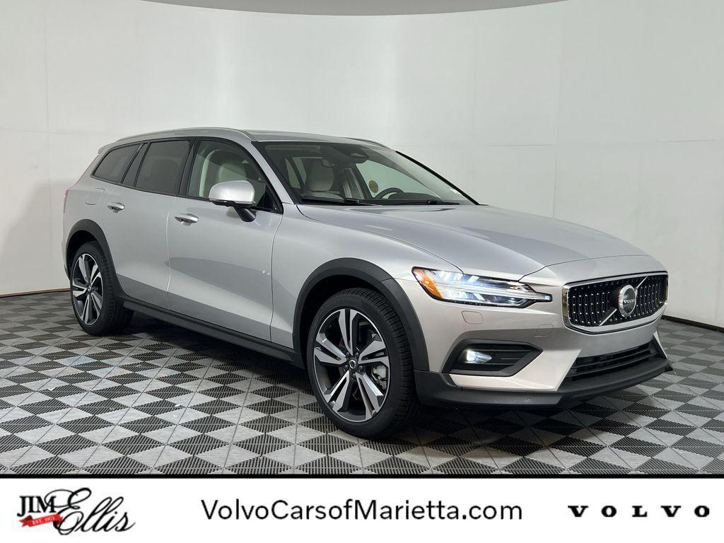 new 2025 Volvo V60 Cross Country car