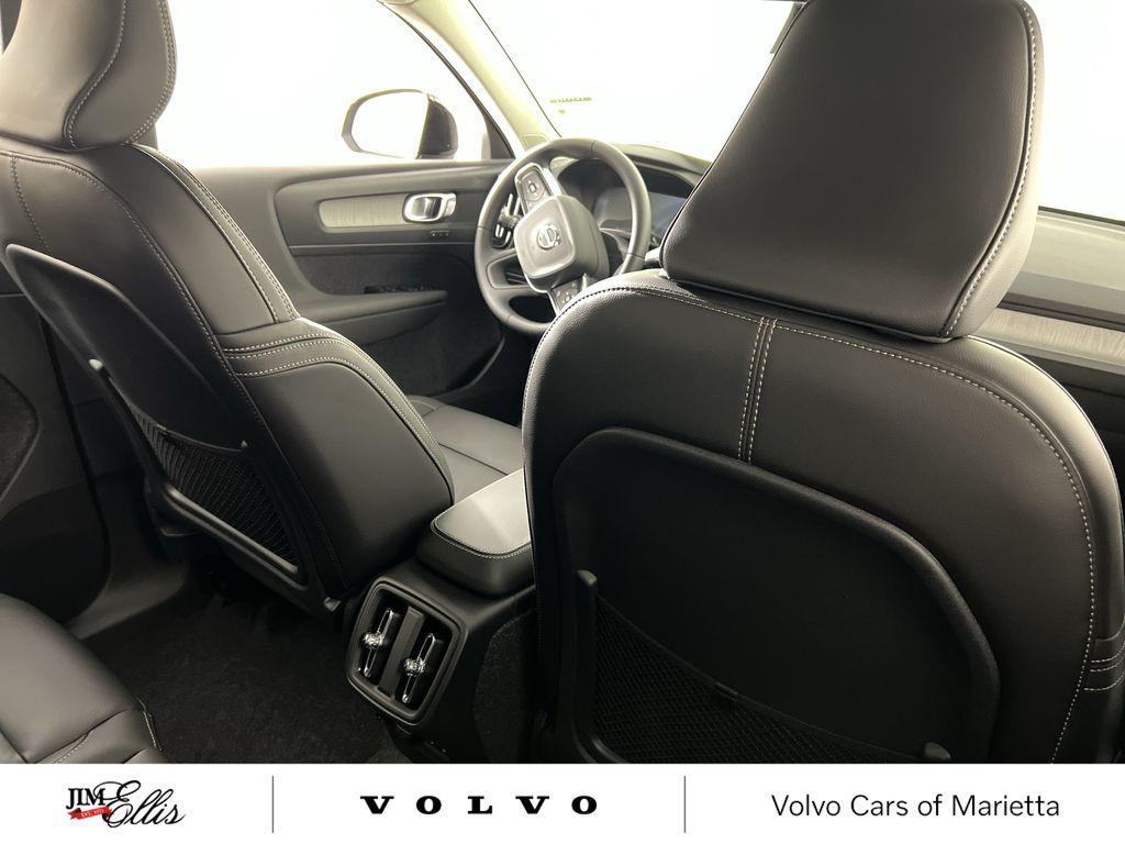 new 2026 Volvo XC40 car