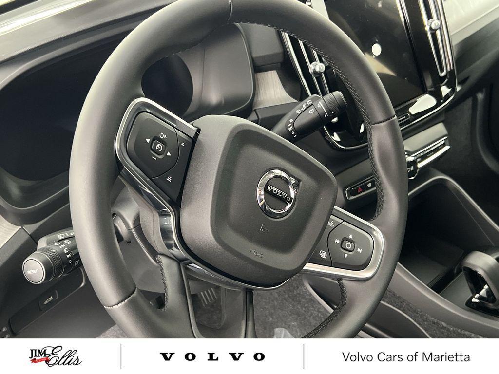 new 2026 Volvo XC40 car