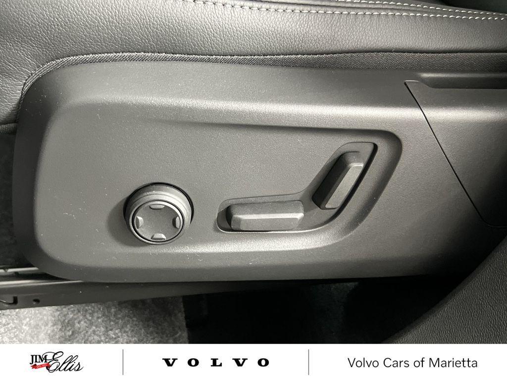 new 2026 Volvo XC40 car