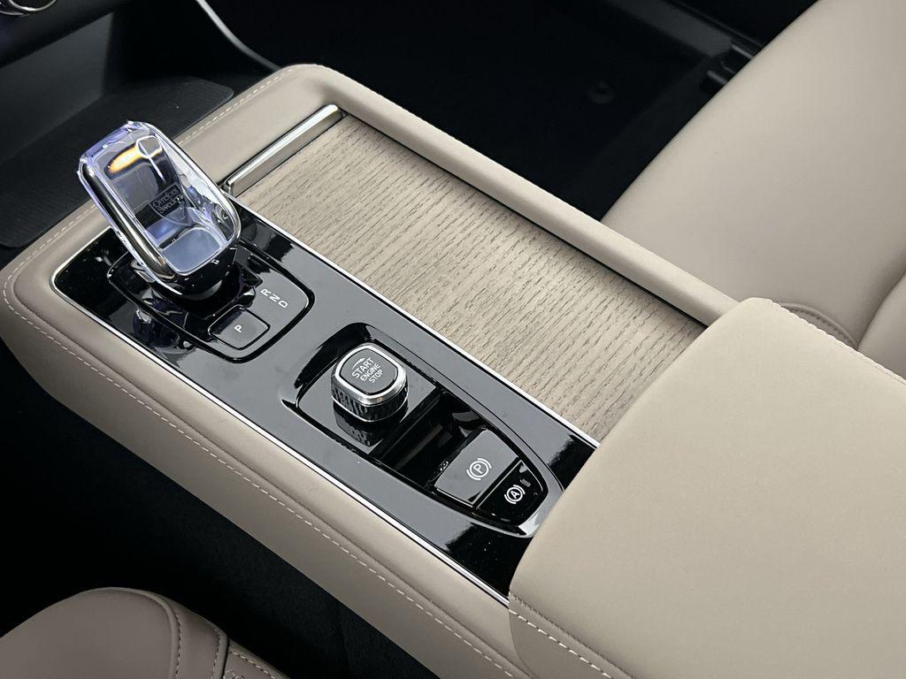 new 2026 Volvo XC90 Plug-In Hybrid car