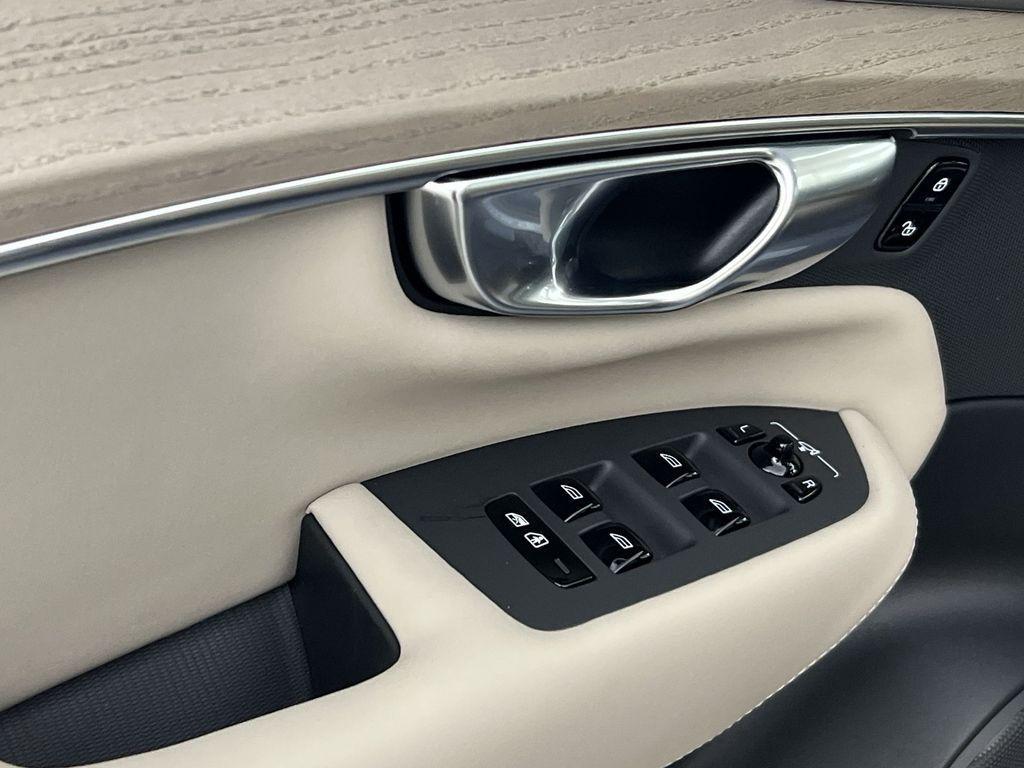 new 2026 Volvo XC90 Plug-In Hybrid car