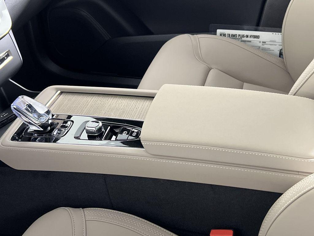 new 2026 Volvo XC90 Plug-In Hybrid car