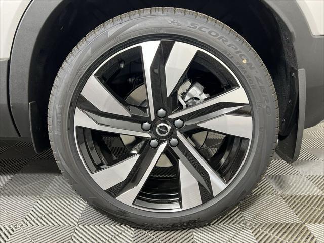 new 2025 Volvo XC40 car, priced at $50,795