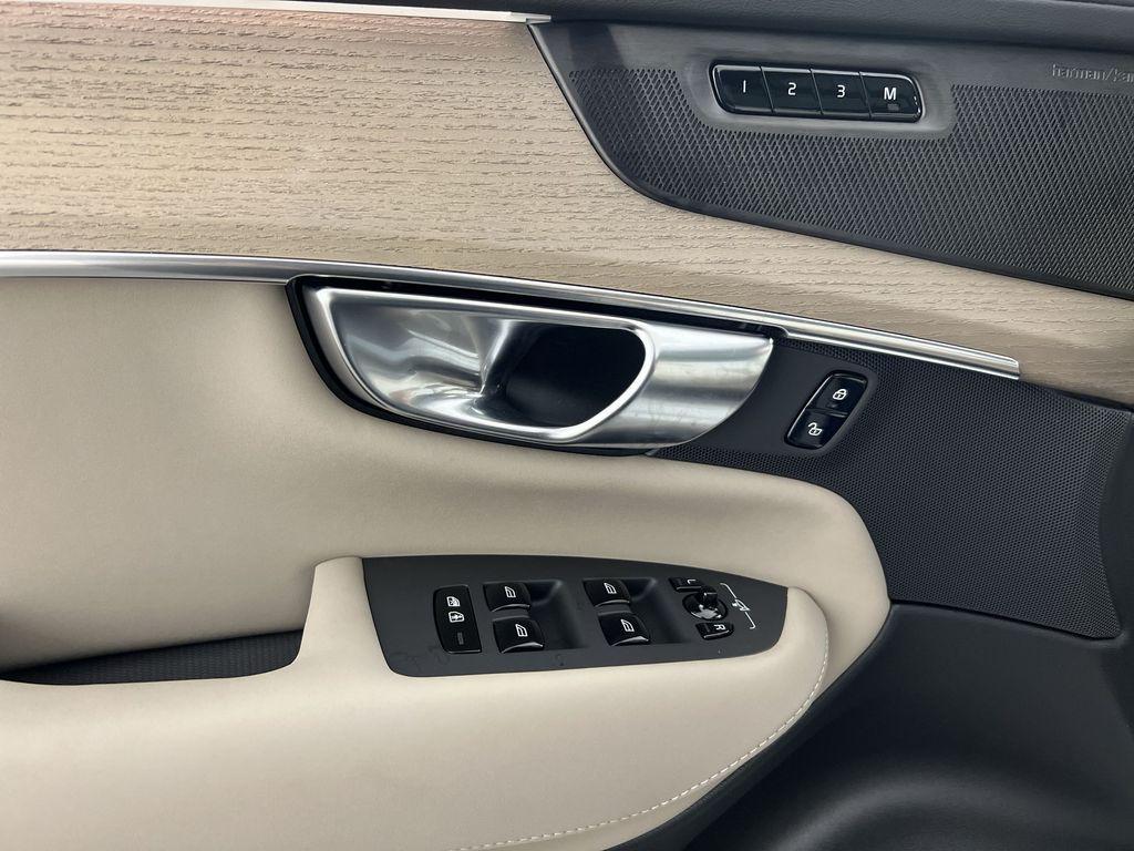 new 2025 Volvo XC90 Plug-In Hybrid car, priced at $69,925